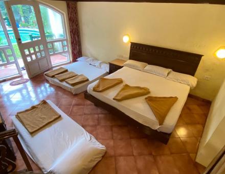 Super Deluxe Family Room